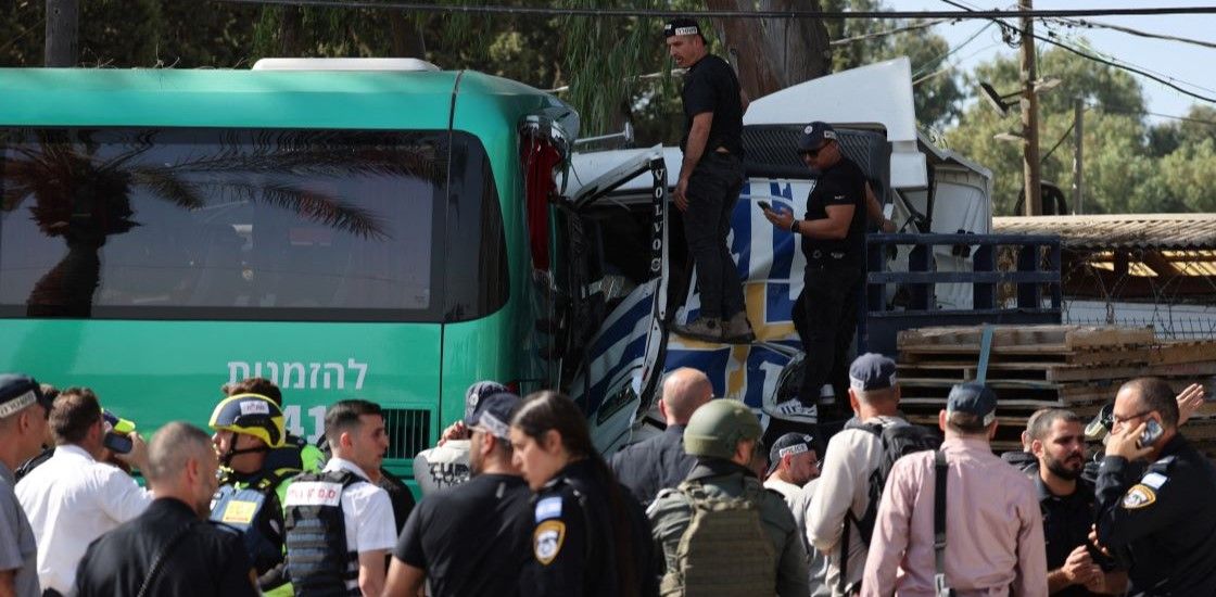 Israël : Un camion percute un arrêt de bus à Tel Aviv, faisant des dizaines de blessés