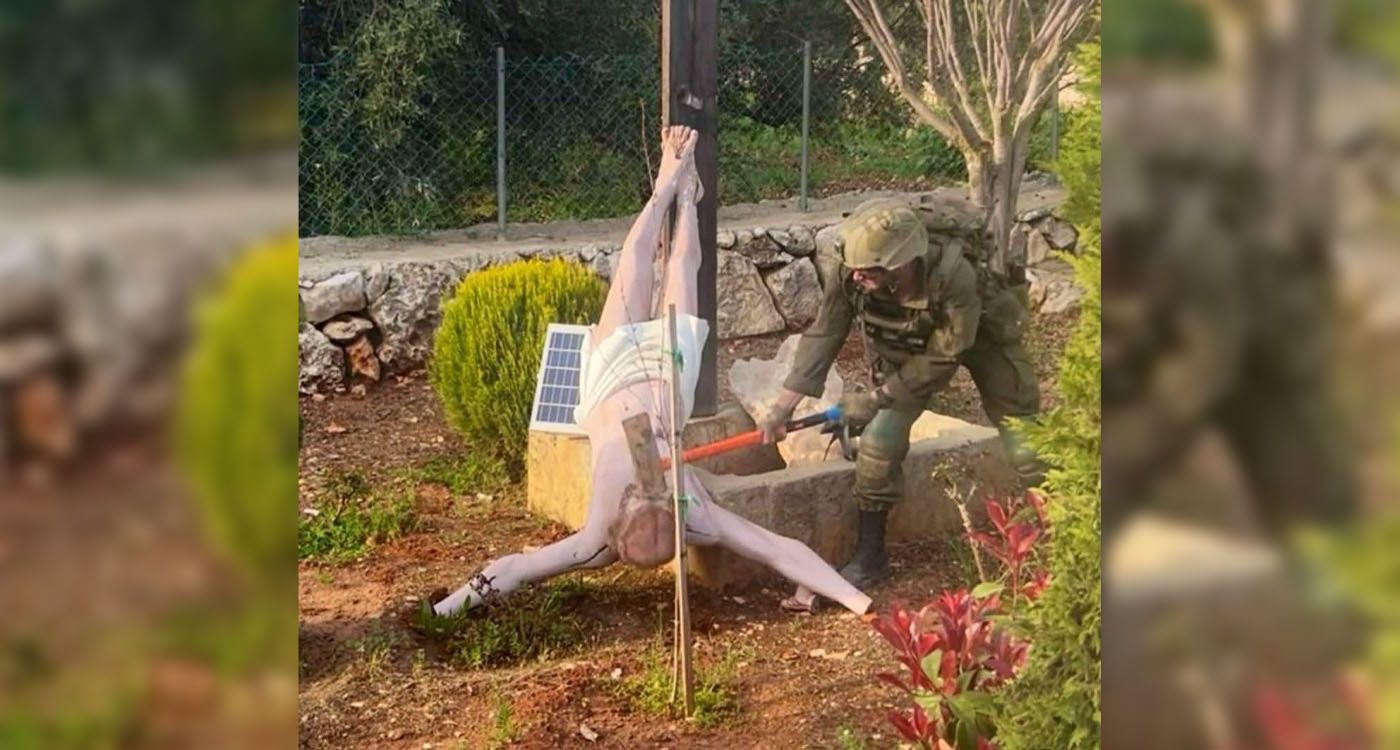 Israël dit enquêter sur une photo montrant un soldat frappant une statue de Jésus-Christ au Liban
