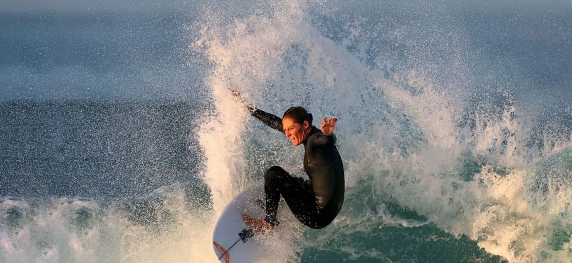 Surf: l'Australienne Gilmore remporte un 8ème titre mondial