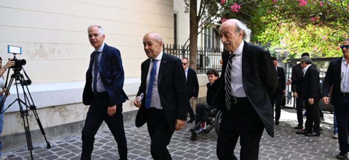 Walid Joumblatt « appuie les initiatives de Le Drian et Berry »