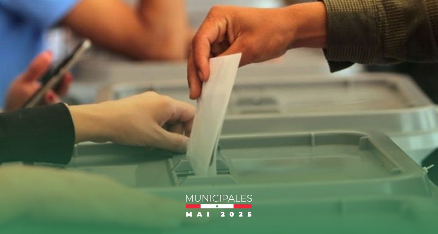 Le ministère de l'intérieur définit les périmètres des bureaux de vote et y interdit toute activité électorale