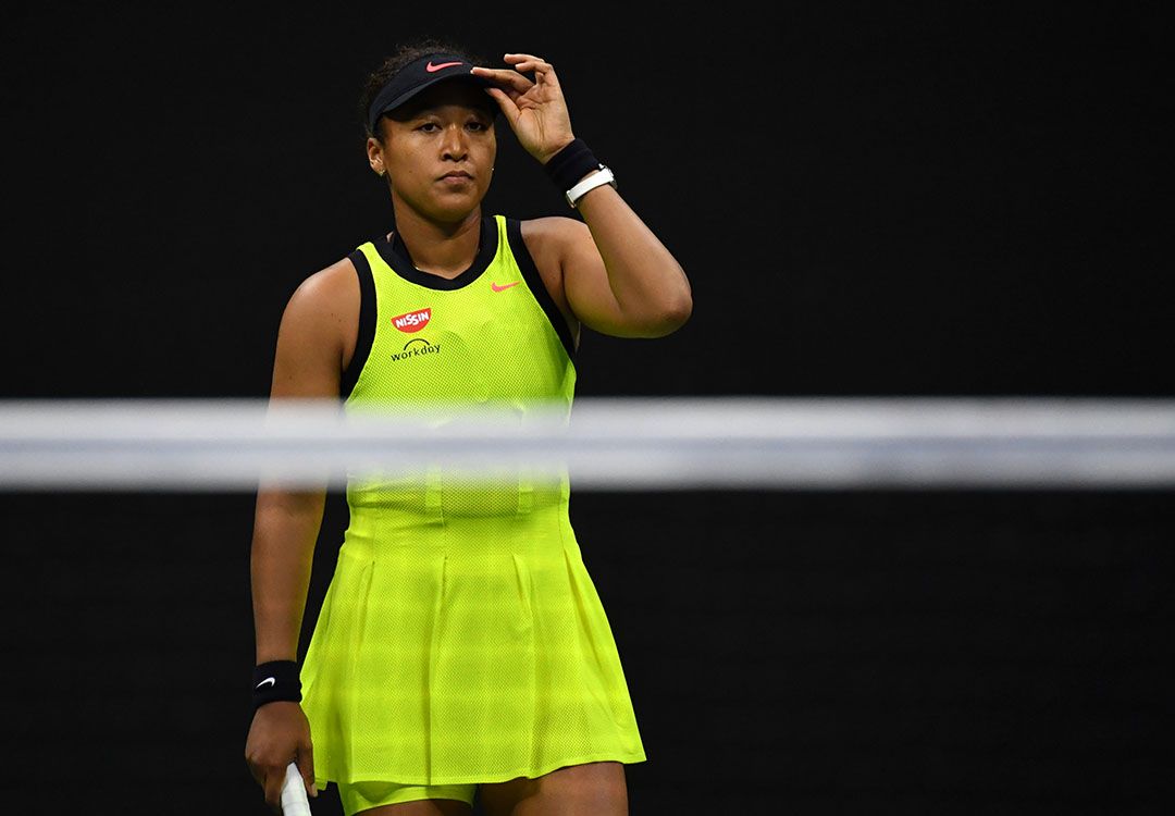 Naomi Osaka rend le trophée