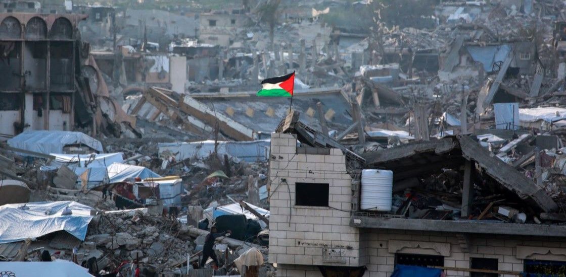 La France soutient un plan arabe pour reconstruire Gaza, excluant totalement le Hamas