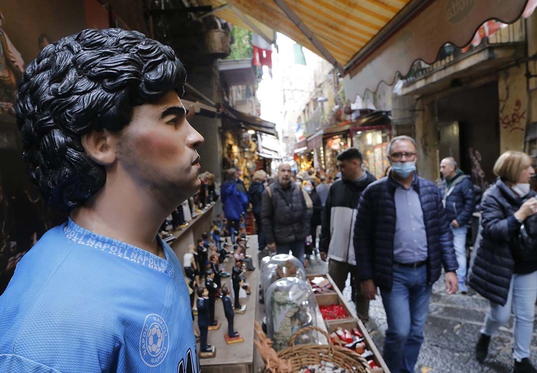 Maradona un an après : le génie statufié à Naples, son souvenir toujours vivace en Argentine