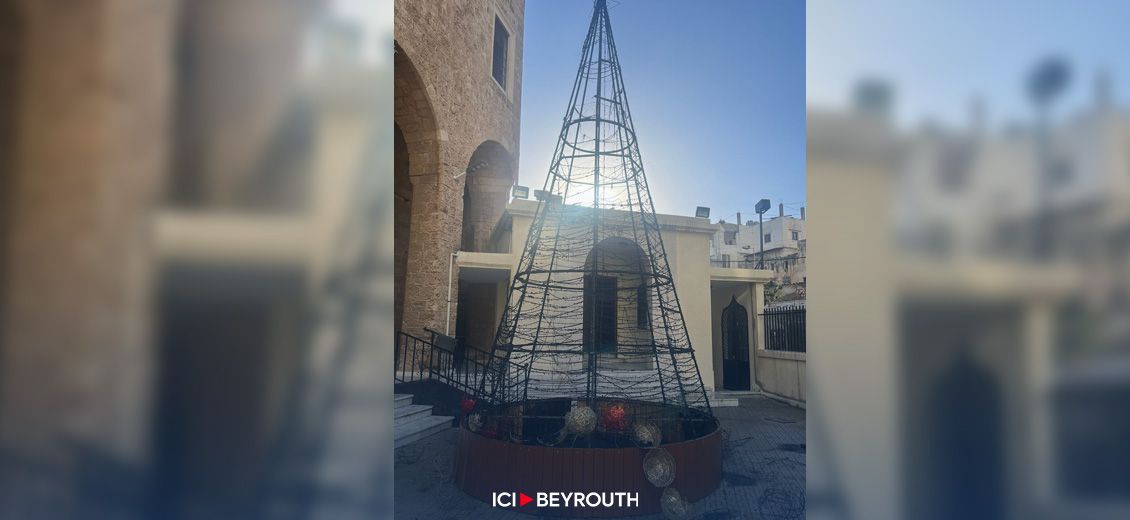 Un sapin de Noël brûlé à Tripoli, les élus s’indignent