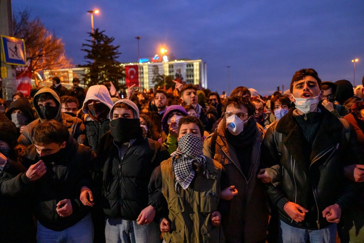 Turquie: manifestations massives en soutien au maire d'Istanbul qui en appelle à la \