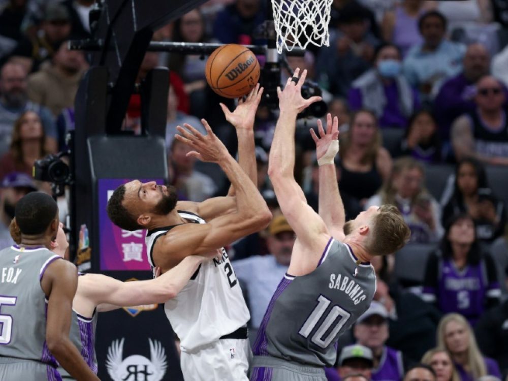 NBA: Jokic et les Nuggets battent Philadelphie, Minnesota gâche la fête à Sacramento