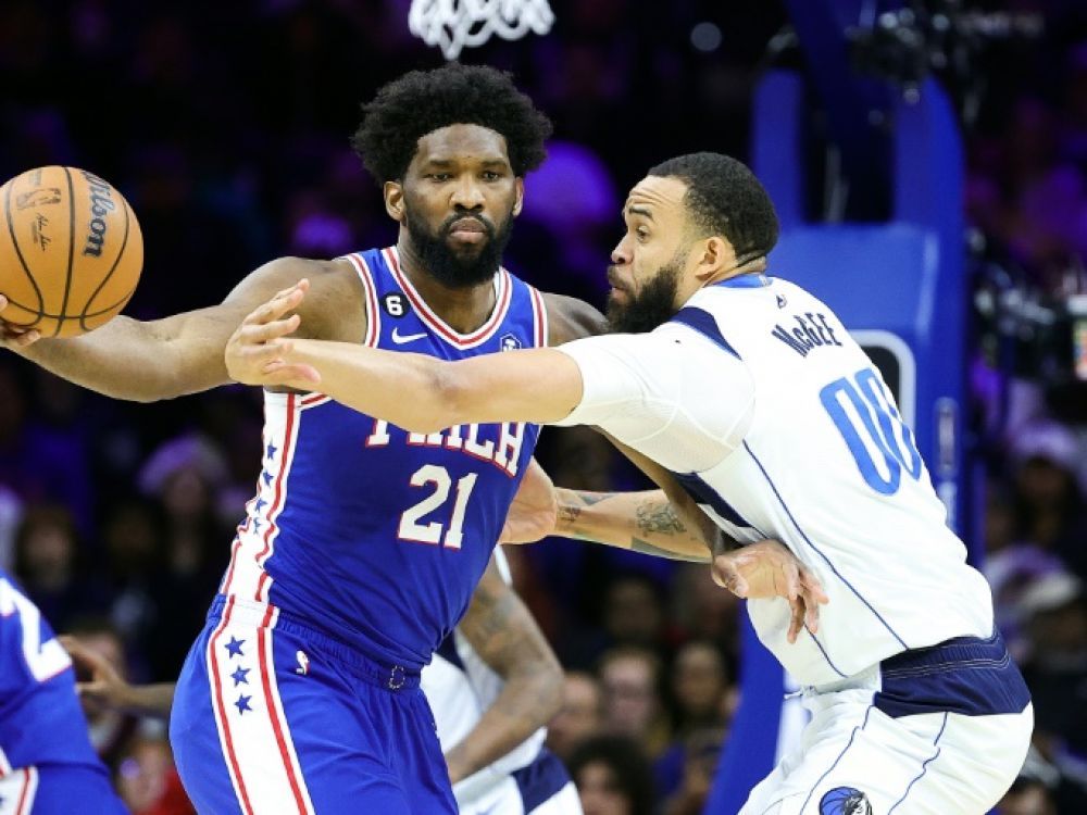 NBA: les Sixers enfoncent les Mavs, aux Lakers la bonne opération