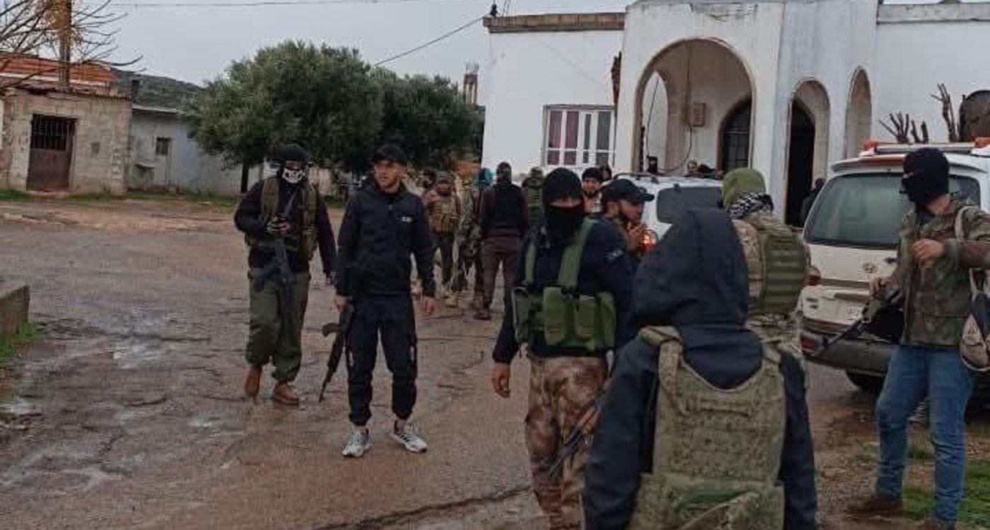 Des affrontements frontaliers entre le HTS et des tribus libanaises 