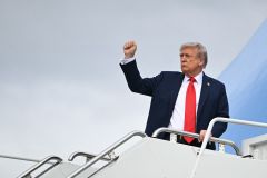 Trump assume un recours préventif en justice en cas de victoire démocrate en Alaska
