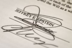 La succession d'Epstein propose entre 25 et 35 millions de dollars à des victimes