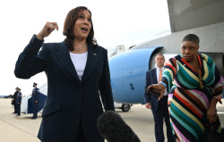 Kamala Harris lâchée par sa porte-parole en pleine mauvaise passe politique