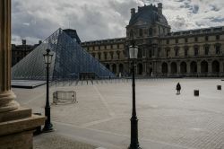 Casse du Louvre : quatre interpellations supplémentaires, deux hommes et deux femmes