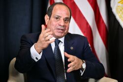 Égypte: Sissi appelle à mettre fin à l'«escalade» dans la région, après l'attaque de drone à Damiette 