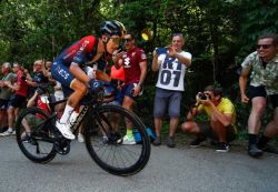 Giro: Carapaz aux commandes après une étape de folie