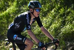 TDF: Bardet avance toujours masqué