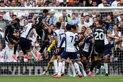 Arsenal remporte le derby à Tottenham d'une courte tête