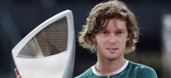 Andrey Rublev remporte à Madrid son deuxième titre en Masters 1000