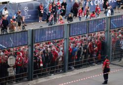 Stade de France: l'UEFA, qui a lancé son enquête, démonte les chiffres de Darmanin