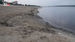 Au bord du Dniepr en Ukraine, une mer de boue et des souvenirs