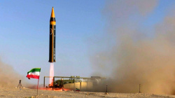 L'Iran dévoile un nouveau missile balistique