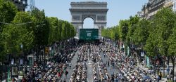 Une dictée géante sur les Champs-Élysées