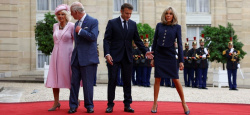 Accueil cordial pour Charles III sur les Champs Elysées