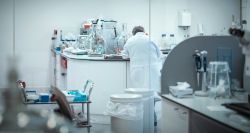 Assurances et laboratoires au Liban: qui paiera la différence ?
