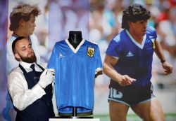 Les enchères pour un maillot mythique de Maradona s'ouvrent sur une offre à plus de 5 millions de dollars