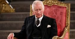 Charles III retire ses titres à son frère Andrew, emporté par l'affaire Epstein