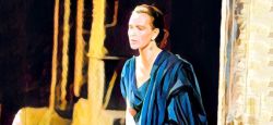 Carole Bouquet incarne « Bérénice » de Racine à Paris