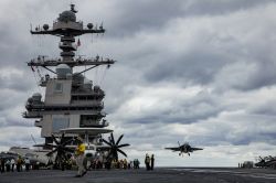 Washington place un 3e porte-avions près du Moyen-Orient
