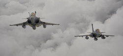 France: deux morts dans un accident entre deux avions Rafale