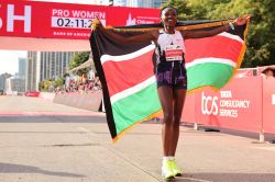 Marathon de Chicago: la Kényane Chepngetich pulvérise le record du monde