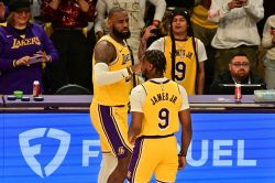 NBA: première pour LeBron et Bronny James, la saison est lancée