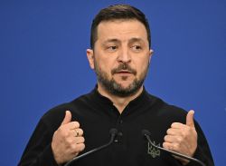 Ukraine: Zelensky dit vouloir la fin de la guerre en 2025 par \