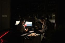 L’Ukraine se démène pour rétablir l’énergie alors que la production tombe à «zéro»