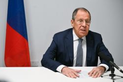 La Russie prête à se défendre face à l'Occident, prévient Lavrov