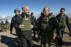 Netanyahou visite les troupes israéliennes au-delà de la ligne de cessez-le-feu en Syrie