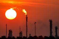 Frappes sur les infrastructures du Golfe, blocage d'Ormuz, choc mondial sur l'énergie