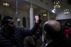 “Il n’a jamais oublié Gaza”: émotion des catholiques palestiniens après le décès du pape François