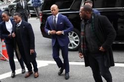 New York: la crise politico-judiciaire autour du maire continue