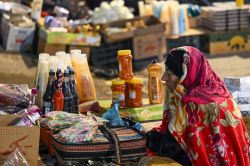 Sur un marché d'Irak, des vendeurs ambulants venus d'Iran pour fuir la crise