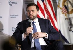 JD Vance et Zelensky discutent à Rome de l'appel Trump-Poutine, prévu lundi