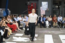 Giorgio Armani absent des défilés, mais toujours présent