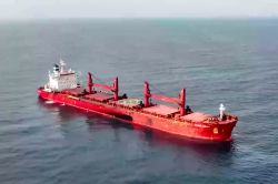 Explosion à bord d'un méthanier au large du Yémen, incendie en cours