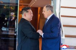 Le chef de la diplomatie russe Lavrov s'est entretenu avec Xi en Chine