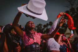 Au Kenya, la country conquiert les cœurs et les champs