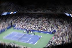 US Open: Zverev éliminé, Sinner et Swiatek suent mais passent