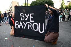 Bayrou a remis sa démission, Macron veut nommer très vite son successseur